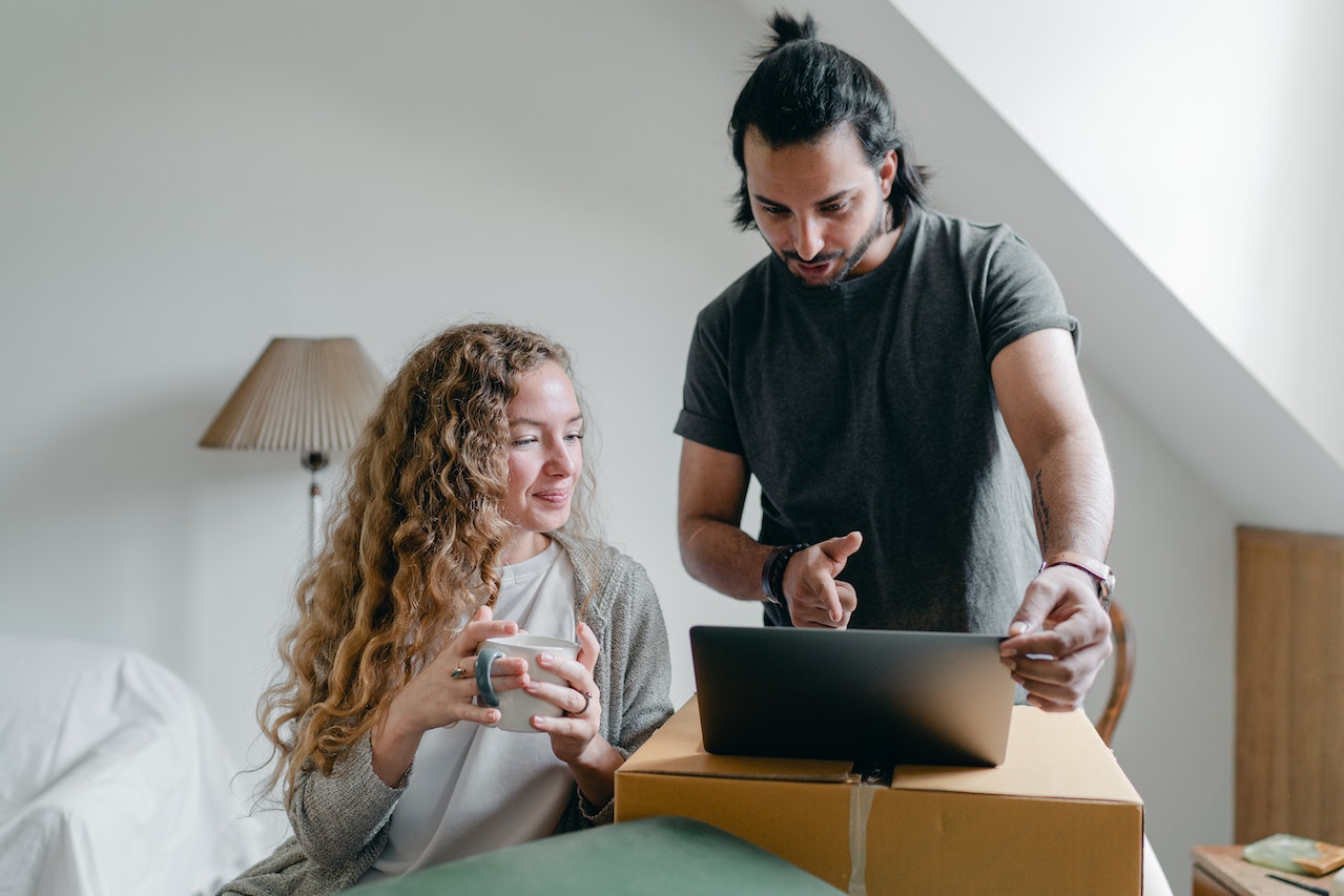 PRMG Young Homeowners on Computer